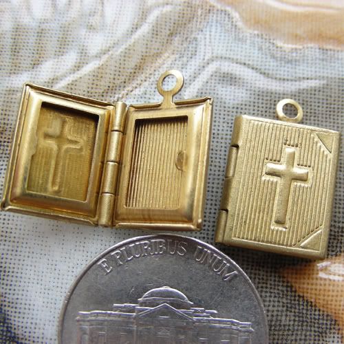 Wholesale Gold Colour Brass Bible Book Locket Pendant Charm Filigrees fa057 - Picture 1 of 1