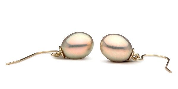 Sparkly eye candy found at thefacetlounge.com!