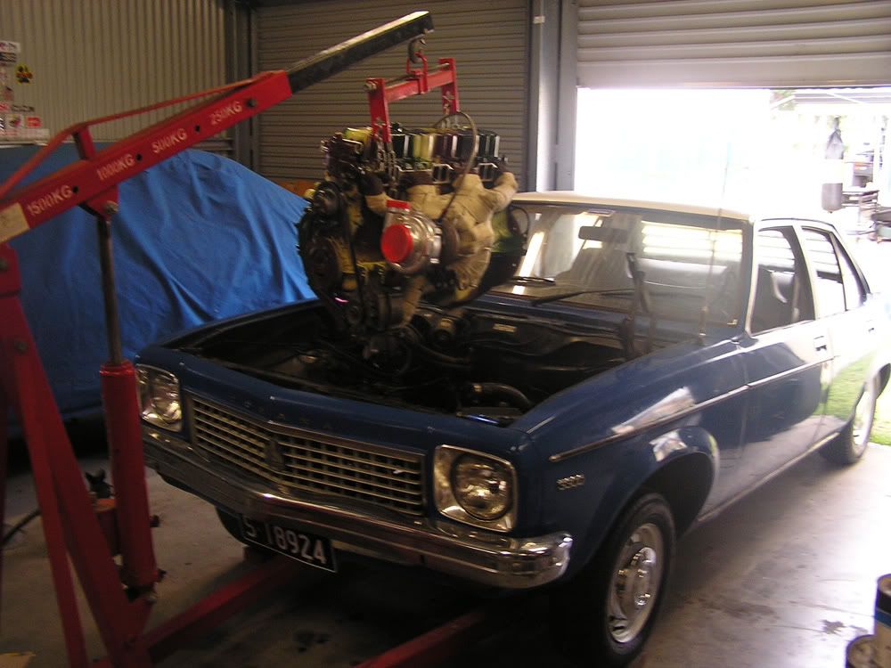 http://i867.photobucket.com/albums/ab240/bomber_watson/LH%20Torana/enginein3.jpg