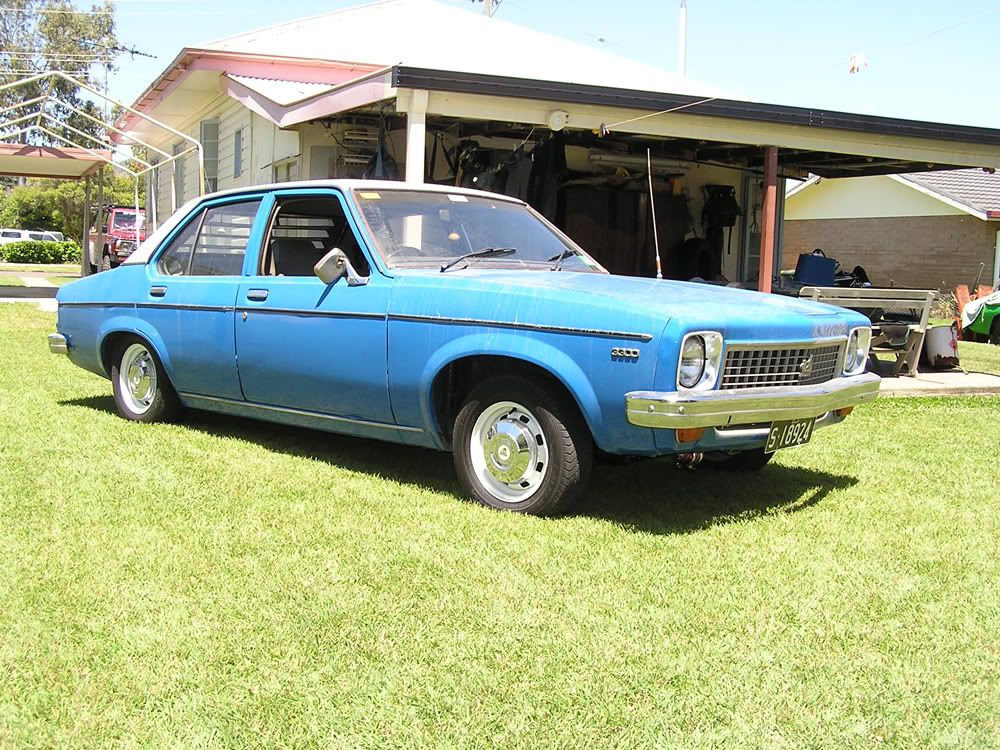 http://i867.photobucket.com/albums/ab240/bomber_watson/LH%20Torana/justchillin.jpg