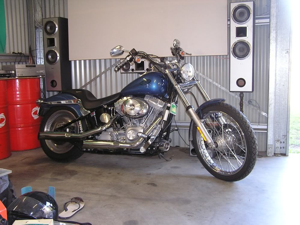 http://i867.photobucket.com/albums/ab240/bomber_watson/harley/lowering5.jpg